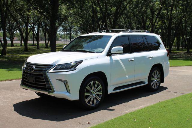 2016-Lexus-LX-570-4-1